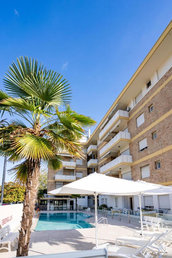 Benelux Apartment Lido di Jesolo Exterior photo